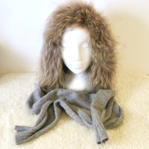 Max & Moi Cashmere Knit Hood w/Ties and Fur Trim - Picture 2 of 9